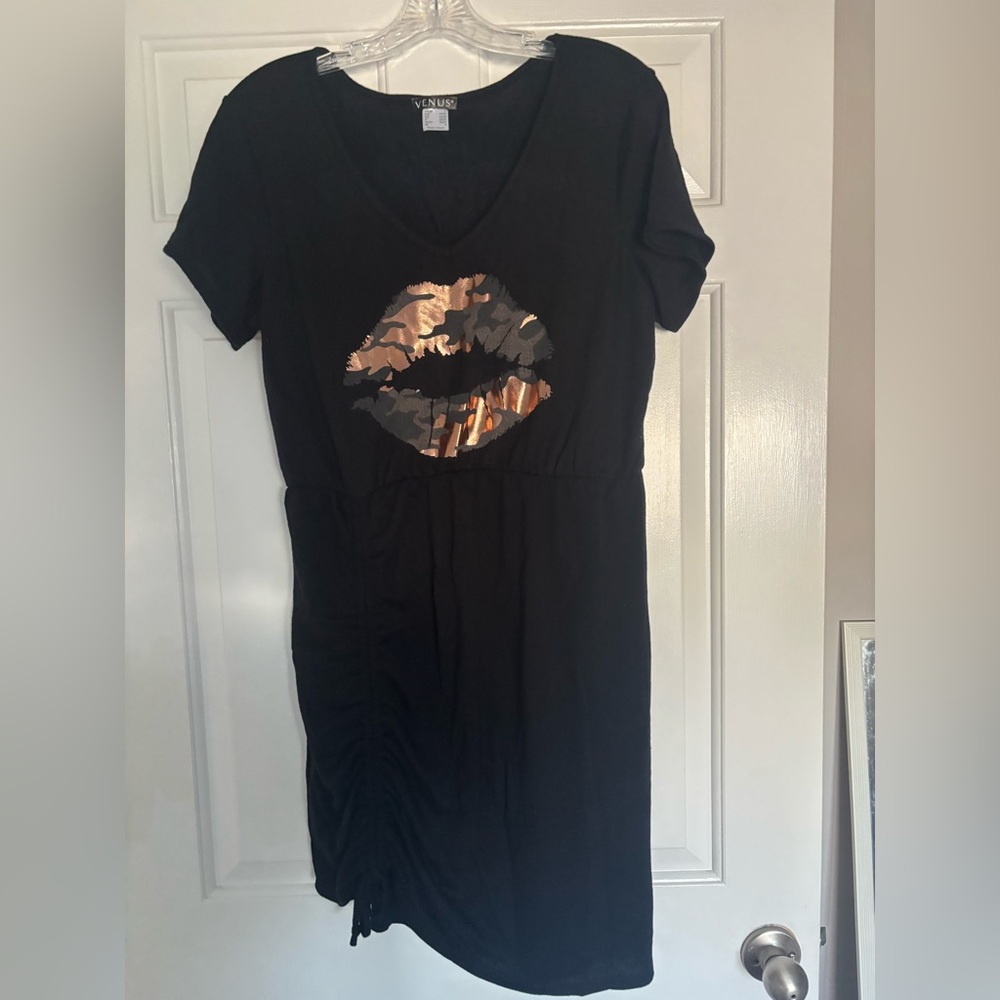 VENUS Black Dress with Lip Print